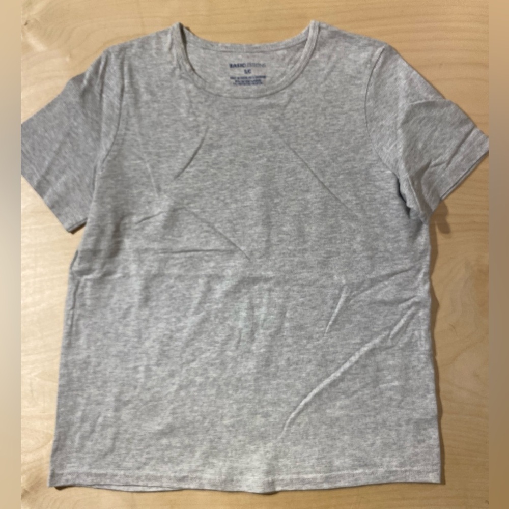 Basic Editions Heather Gray Tee Small (QB)